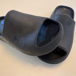 Adidas Yeezy slides slate gray